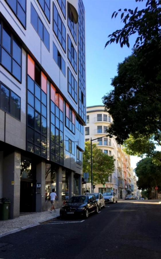 Gaze Out At The City In A Retro-Chic Getaway Lisboa Extérieur photo