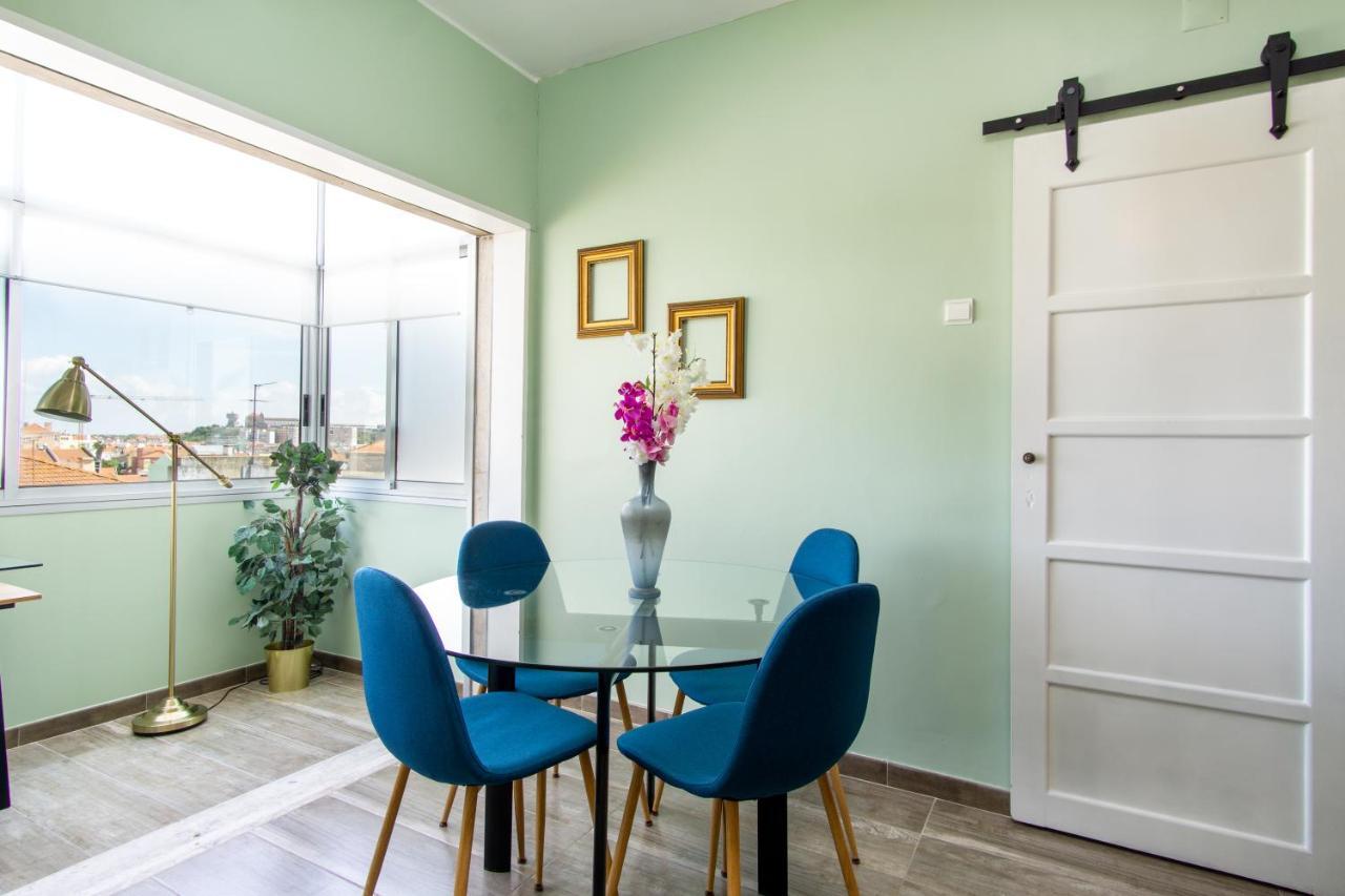 Gaze Out At The City In A Retro-Chic Getaway Lisboa Extérieur photo