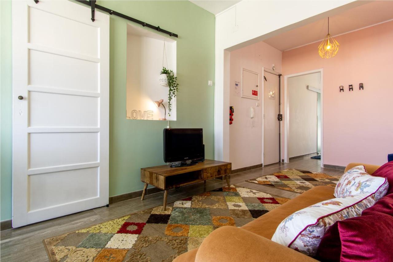 Gaze Out At The City In A Retro-Chic Getaway Lisboa Extérieur photo