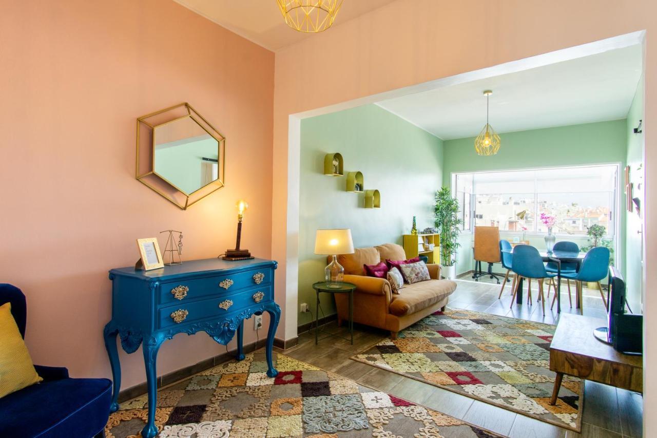Gaze Out At The City In A Retro-Chic Getaway Lisboa Extérieur photo